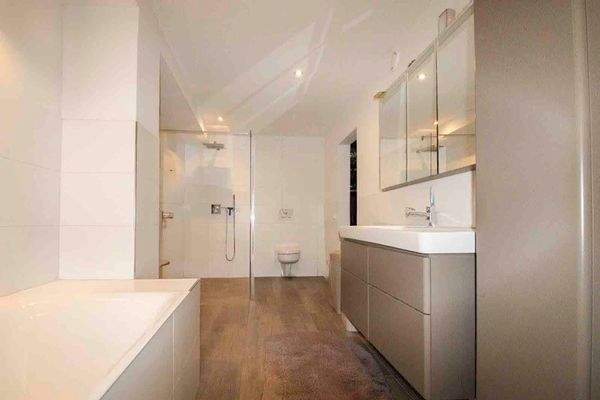 Badezimmer (2) Wohnung Erdgeschoss