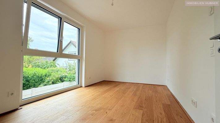 großes Fenster im Schlafzimmer