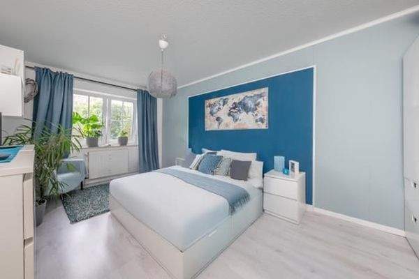 Gut geschnittenes Schlafzimmer