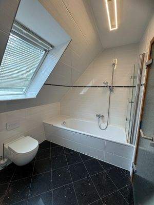 Badezimmer OG mit Badewanne