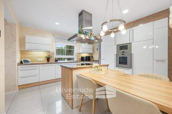 Küche mit Kochinsel