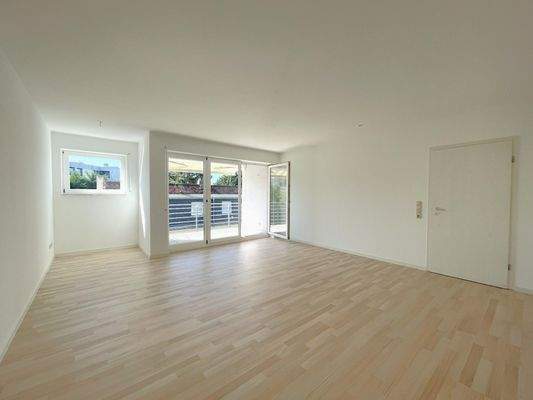 Bodentiefe Fenster unterstreichen die Wohnqualität