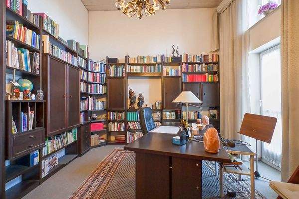 Arbeits- oder Kinderzimmer