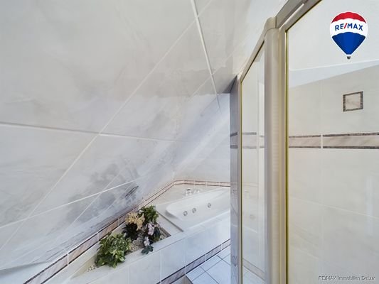 RE:MAX Immobilien DeLux Badezimmer