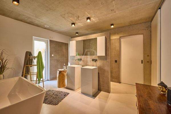 UG: Dusch-/Wannenbad