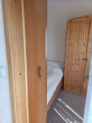 Schlafraum mit Fenster