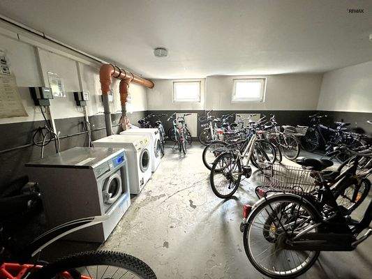 Waschmaschinen-u.Fahraddraum