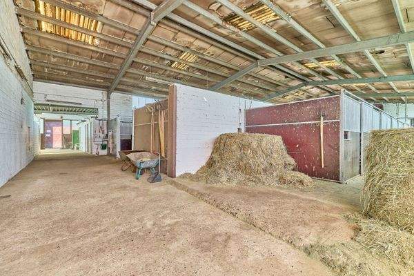 08 Zugang Reithalle.jpg