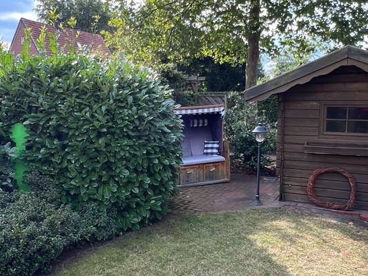 Gartenhaus und 2. Terrasse