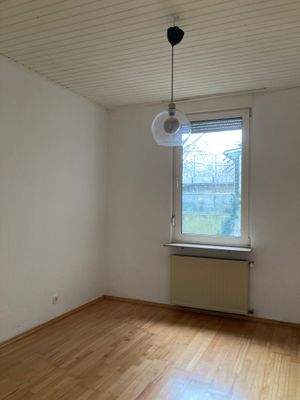 Zimmer 3 zum seitlichen Garten