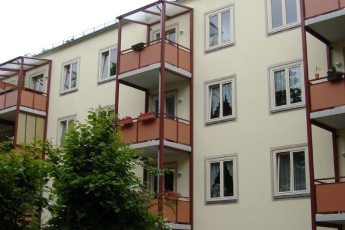 Was will man mehr ? **** Balkon, Dusche und Laminat ****