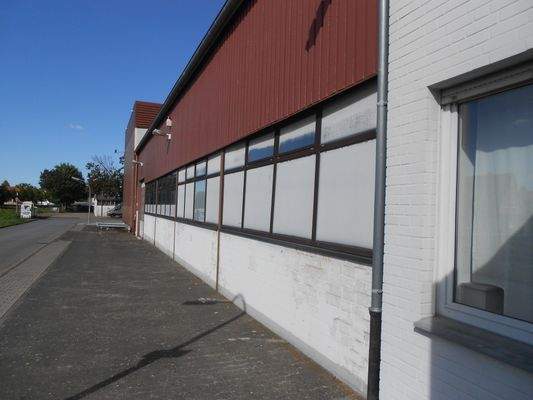 Aoßenansicht und Stellplätze