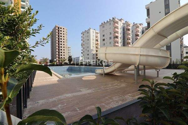 Apartments in a Complex with Swimming Pools in Mersin
