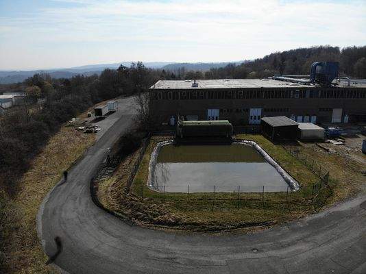 Luftaufnahme mit Löschteich