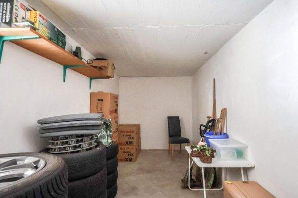 Abstellraum hinter Garage