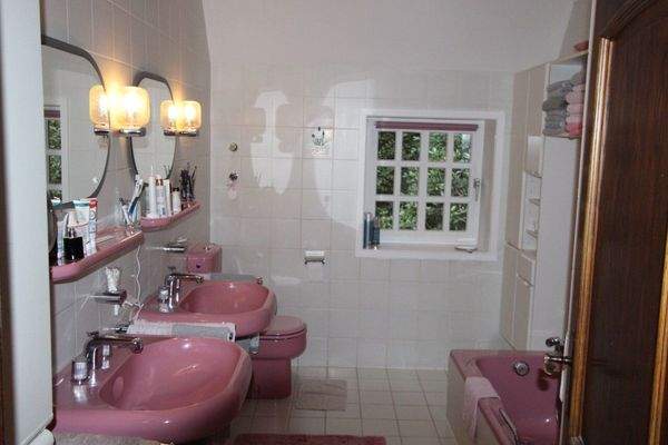 Bad m. Badewanne & Dusche