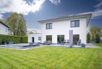 sehr schönes Anwesen - Rückseite