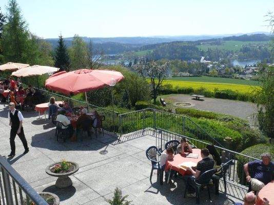 Terrasse mit Blick zum See