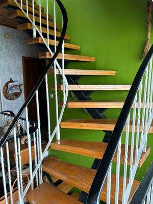 Holztreppe ins OG