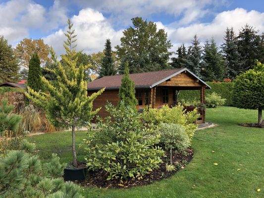 Blick zum Gartenhaus