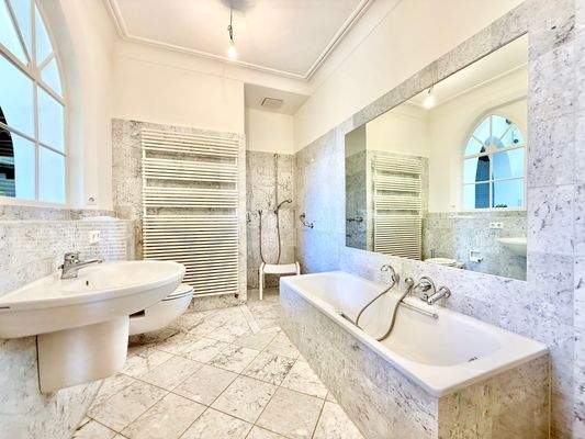 EG rechter Flügel Badezimmer