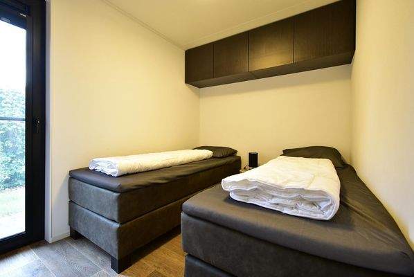 ferienhaus-kaufen-herkingen-schlafzimmer-boxspring-2025.webp007