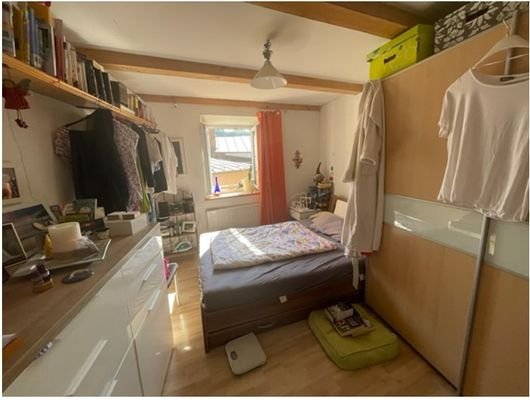 Ein Schlafzimmer ebenfalls sehr hell. 