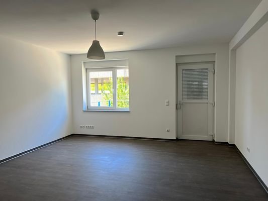 Wohnzimmer mit Balkonzugang