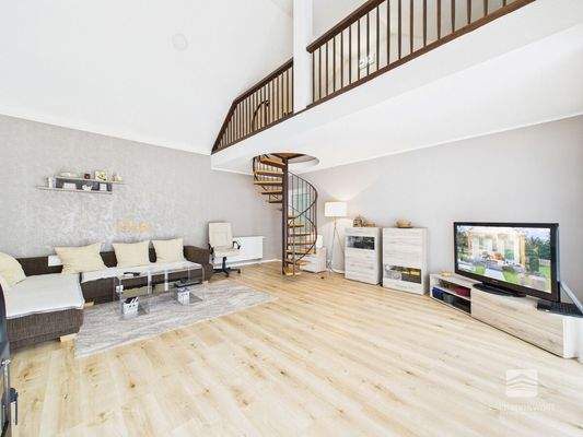 WE2: Wohnzimmer mit Empore