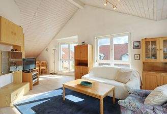 Geräumiger, heller Wohn- und Essbereich