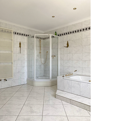 Badezimmer Ansicht 4.png