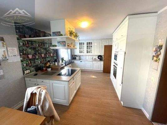 Einbauküche mit Kochinsel EG