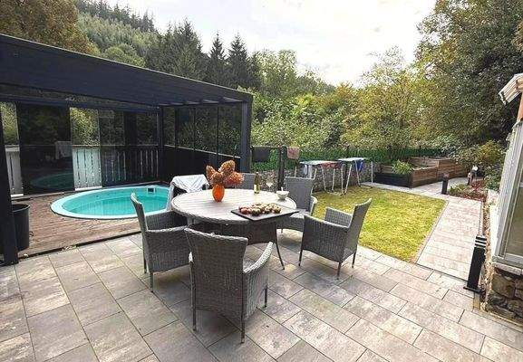 Sonnenterrasse mit Pool