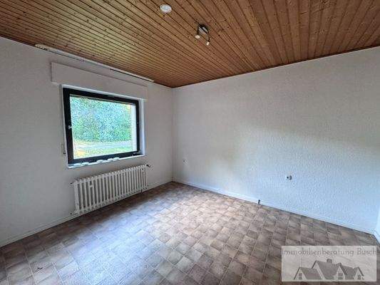 Zimmer im EG vordere Wohnung