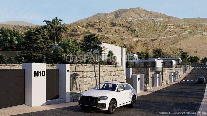 Detached Houses with Garden and Customizable Design in Mijas