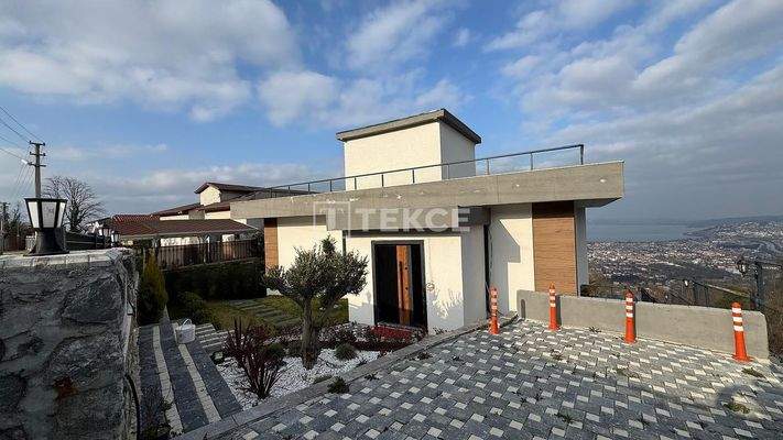 Villa for Sale with Nature and Lake View in Sapanca Sakarya