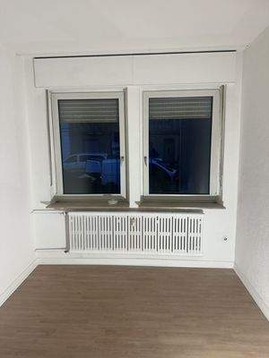 Leeres Zimmer mit Fenster