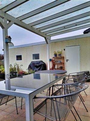 Überdachte Terrasse EG/ Eingang Garage