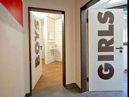 Frisch renovierte Toiletten 