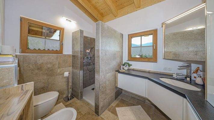 KITZIMMO-Zwei Luxuschalets mit Panoramablick in Top-Ruhelage kaufen - Immobilien Steinberg Tirol.