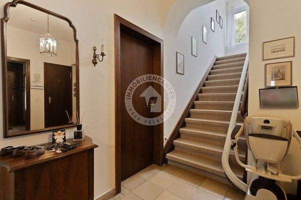 Der Treppenaufgang in das Obergeschoss