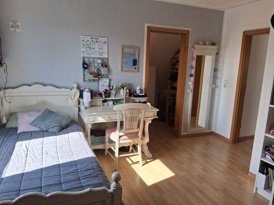 Kinderzimmer mit Ankleide/Abstellraum 2.OG