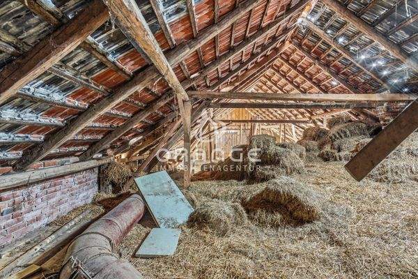 Scheune neben Einfamilienhaus 