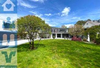 Parkänlicher Garten der Villa