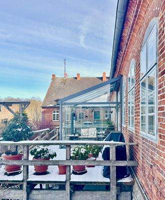 Seitlicher Blick auf die schönen Terrassen