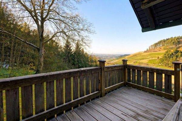 Blick vom Balkon des Anbaus über das Tal