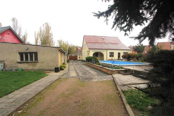 Ansicht Haus, Scheune, Pool