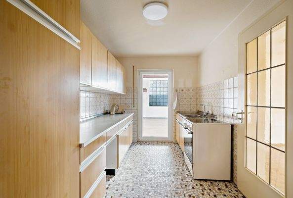 Küche mit Zugang zur Pergola