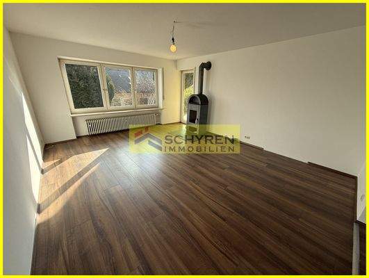 Wohnzimmer mit Kamin