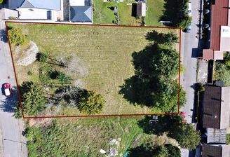 Eingezeichnetes Grundstueck!